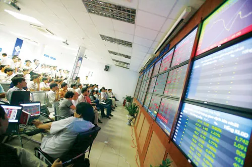 Sức ép tâm lý vẫn đè nặng lên quyết định của NĐT. Ảnh: LÃ ANH